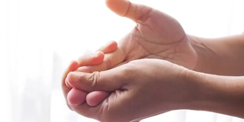 tê đầu ngón tay