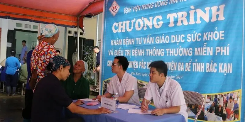 khám chữa bệnh nhân đạo