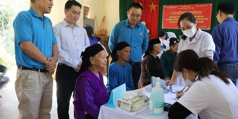 khám chữa bệnh Nhân đạo